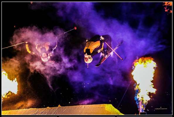 La gran pert di "Pirates" fej acrobazies cun i schi. (Retrac de Freddy Planinschek) 
