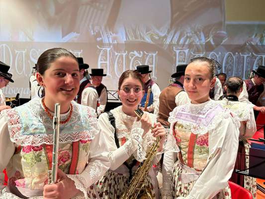 media/k2/galleries/23557/thumbs/neva_musegantes_auta_fascia.jpg