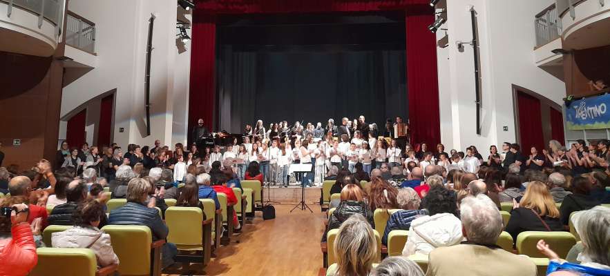 media/k2/galleries/23637/thumbs/Canori_Navalge_teater_duc.jpg