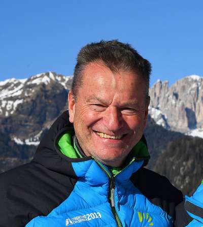 media/k2/galleries/23817/thumbs/Andrea_Weiss_president_Comitat_GregnEvenc.jpg