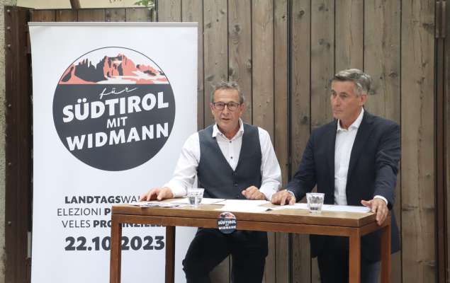 Ewald Moroder cun Thomas Widmann: ël ie l segondo candidat sun lista.
