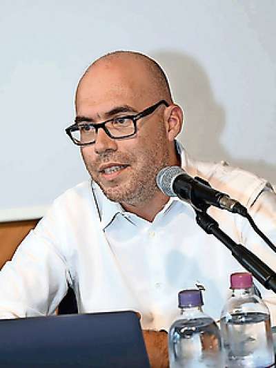 Lorenzo Vannoni, Profescior de storia, de Pisa, che à fat trope nrescide sui ladins e, n particolar, su le Opzion e sul Referendum Costituzional de Souramont del 2007.
