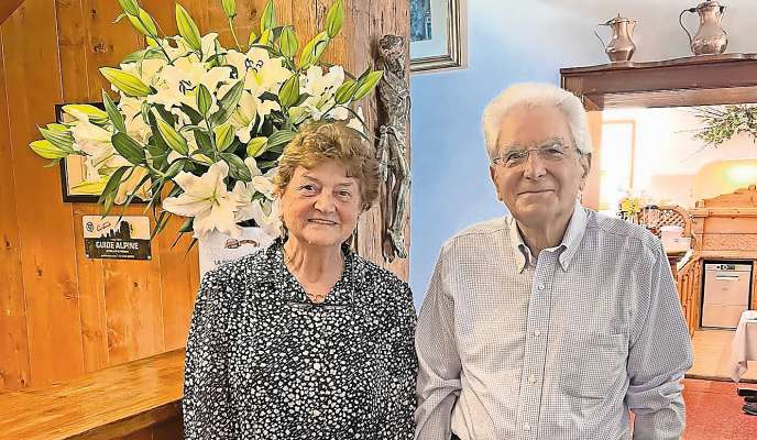 Mattarella con Franca Colli Surio de ‘l hotel Menardi.
