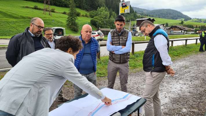 media/k2/galleries/24779/thumbs/consegna_cantier_strada_rodes_Moena.jpg