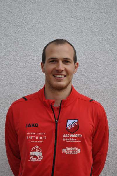 Le capitan dla scuadra nea, y secunda scuadra dal Mareo, Thomas Castlunger.
