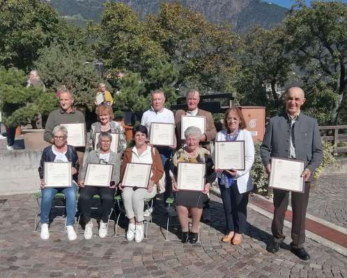 I Maestres del Comerz de Fascia premié con la Ègua e l diplom.
