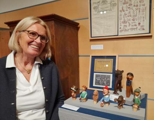Michela Sotriffer à metù a la leta n muie de jeghes per l’esposizion.

