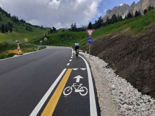 La strada söl ju de Sela dess ciafé deplü sostes por les corieres. foto: provinzia
