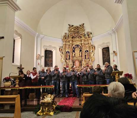 L Coro Nosc e la Corala Sènc Piere e Paul da Soraga al Conzert da Nadal te gejia.

