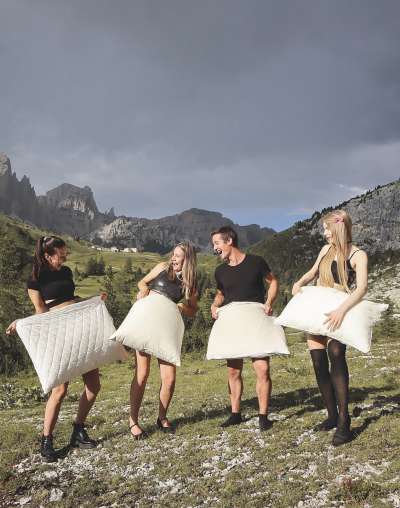 La grupa nueva PLU­MAC. Da m.c.: Carmen Insam, Marion Insam, Jonas Tomasini y Elena Brunner.

