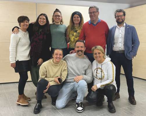 Dancà da m.c: Astrid Rabanser, Patrick Perathoner y Heidi Rabanser. Dovia da m.c: Marina Moroder, Irene Insam, Renate Senoner, Sabrina Bernardi, Luis Mahlknecht y Günther Pitscheider.
