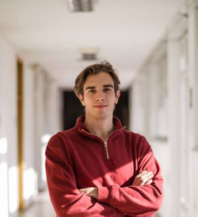 Markus Vukojevic studia inteligenza artifizi&egrave;la a l'Universit&agrave; de Trent.
