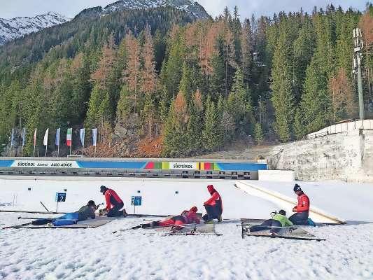 In Antholz a proà el biathlon da ride, da smatisà: d’inverno co i schie, d’istade co i skiroll, agnó che core i canpioi de Copa del mondo, Mondiai e Olimpiades.
