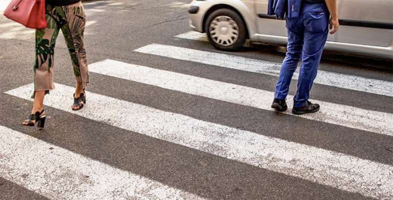 Anter i comportamenc falé che cauja azidenc l é la destrazion e no respetèr la prezedenza.
