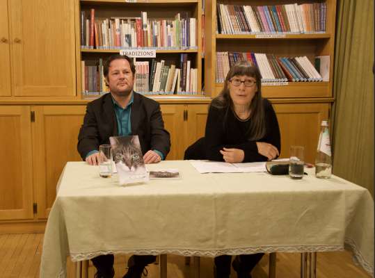 Ivan Senoner à fat la ntroduzion y muderazion dla prejentazion dl liber nuef de Rut Bernardi.
