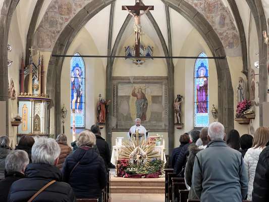 Don Massimo Cautero à zelebrà messa per si 20 egn de sacerdozie te gejia de Dèlba..
