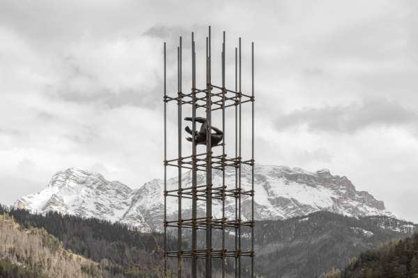 Le gherist de fer stlüj ite la figöra »Fallender«. Foto:Gustav Willeit
