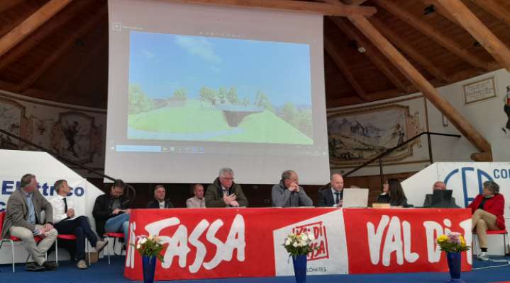L diretor Dino Detomas à portà dant ence l projet de renovament de la cabina sun Bufaure.
