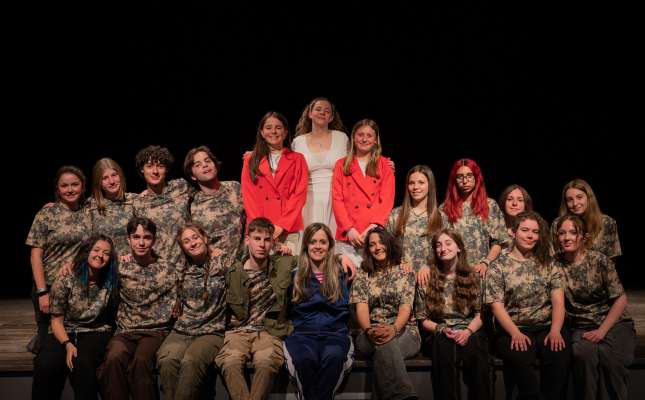 I protagonisć del teater su la pèsc con te mez la regista Michela Marangoni.
