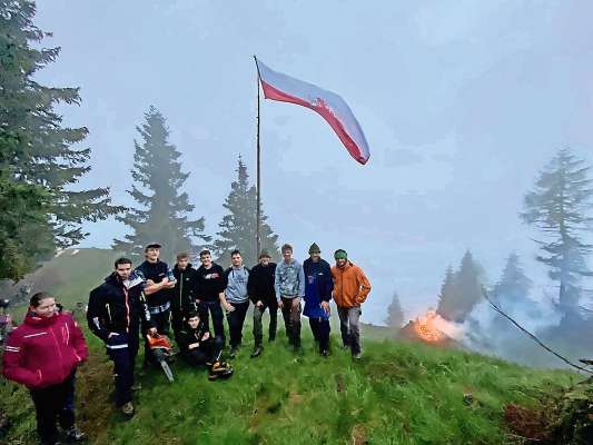 I fuosc empiei su per le mont.
