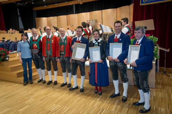 Tratan le conzert él ince gnü surandé deplü onoranzes. (Deplü tl'ediziun vëndres 14 jügn) foto:Freddy Planinschek
