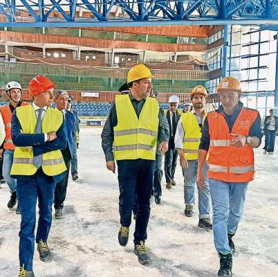 El ministro Salvini inze ‘l cantier de el stadio Olimpico de ra jaza, nasciù par ra Olimpiades 1956, che i dorarà danoo, setanta ane dapò.
