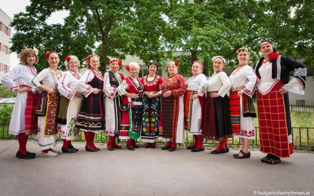 L Cor  Kitka da la Bulgaria.
