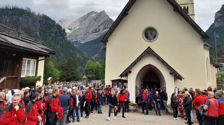 L braciacol a Gino Comelli fora da gejia da si amisc del Socors.
