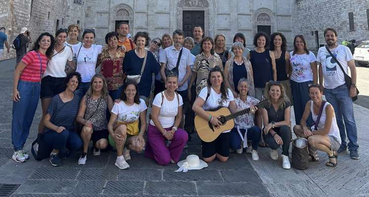 Le bel grup dl UML che á tut pert al iade a Assisi.

