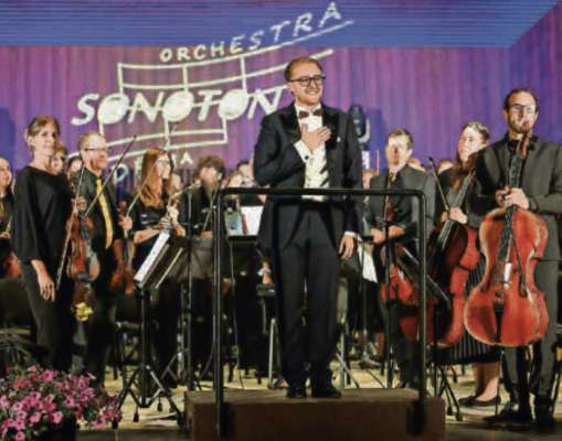 Alex Designori, dirighënt jëunn de Sëlva dl’Urchestra.
