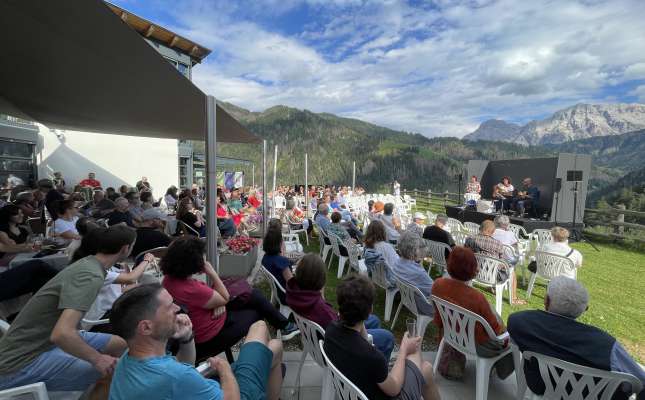 N momënt tratan le conzert de "Ganes UNPLUGGED". foto:mo
