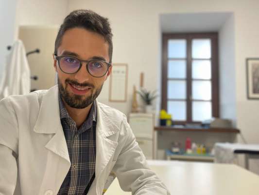 L dotor Luca Follador.
