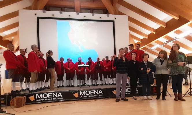 Ciantores, sonadores e autores del recital con la femena de de Francesch, Bruna Montel, e la fia Francesca.
