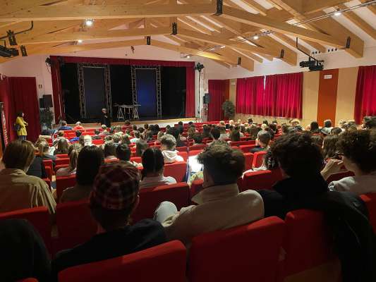 L spetacol 'Gran Casinò' con i studenc de la Scola Ladina.
