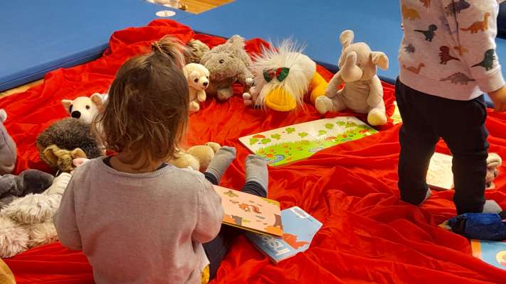 Ince por la spana d’eté 0-3 é i libri na coriosité. foto:Bib
