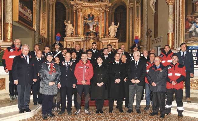 Dancà iel da udëi (segondo da m.c.): Reinhard Schmalzl, presidënt dla Assoziazion Naziunela Carabinieres de Gherdëina,
