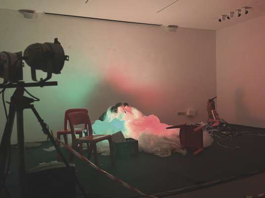 Pra l teater tl Tubl&agrave; da Nives n cont dla ntelig&euml;nza artifiziela.
