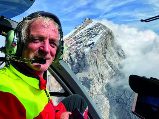 Othmar Prinoth fova espert de binda pra l Aiut Alpin Dolomites
