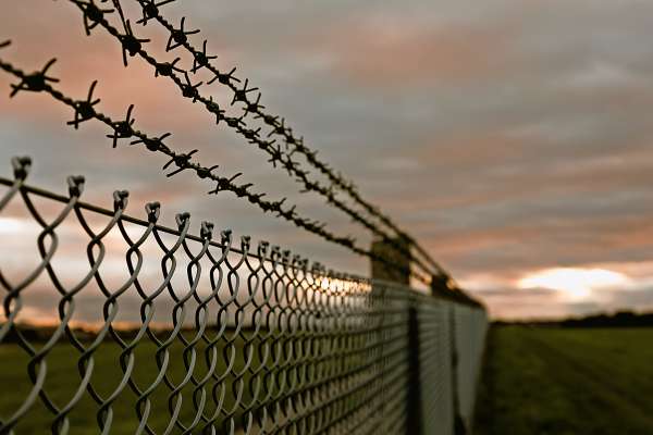 media/k2/galleries/28819/thumbs/everybody-is-imprisoned-moment-there-is-silver-lining-horizon_web.jpg