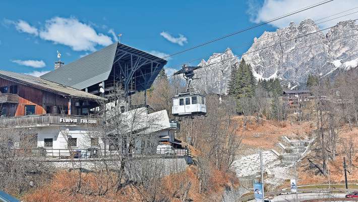 Outre cantiere su ra monte de Faloria