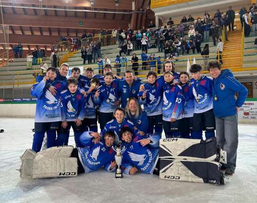 media/k2/galleries/29265/thumbs/Hockey_Fascia_U14_Campions_taliegn.jpg