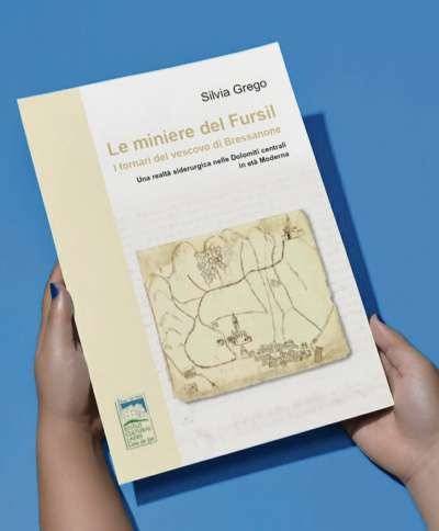 L davant del liber. Se pol vede la riproduzion del for de Ciaurì ciatada ntei vege documenc.
