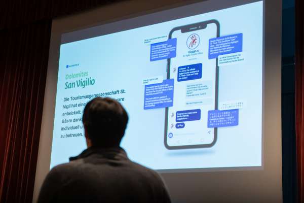 Al vëgn präsente le "consulënt virtual" dla CT. (Foto: ©Gianvito Coco)
