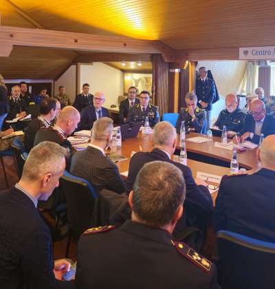La scontrèda del Comitat provinzièl orden e segureza  per la Olimpiades vidèda dal Comissarie del Goern Giuseppe Petronzi.

