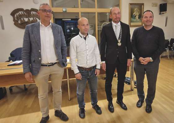 I assessëures nueves dl Chemun de Santa Cristina (da m.c.): Martin Resch, Thomas Ferrari, l ambolt Christoph Senoner y Luis Stuffer.
