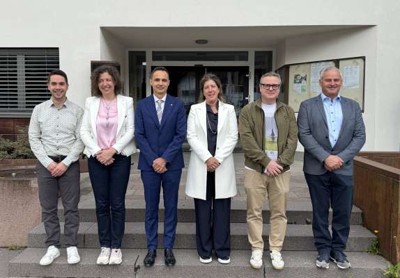 La Junta nöia dl Comun de Badia: Elvia Burchia, Sabine Tavella Pescollderungg, l’ombolt Christian Pedevilla, Jessica Flöss Dapoz, Werner Pescosta y Raimund Irsara.
