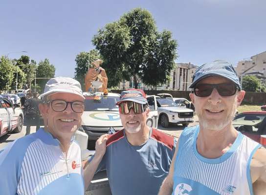 Frohwalt Santifaller (a m.c.) dy Erich Perathoner (a m.d.) à fat pea pra la garejeda di "100 km del Passatore": i ie sautei da Firenze a Faenza. 
