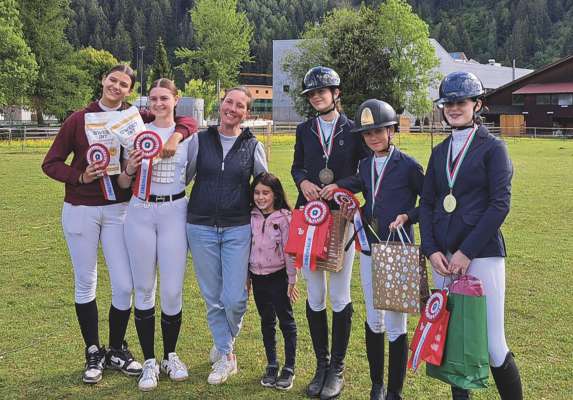 Da m.c.: Zoe Guidubaldi, Arianna Gabrieli, l istrutëura federela Alexia Senoner, Chiara Cerescioli, Teresa Senoner y Sara Avolio.
