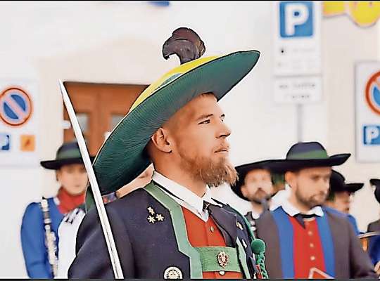 Emanuel Delmonego l é sté endavò nominé al cé dei scizeri ladins.
