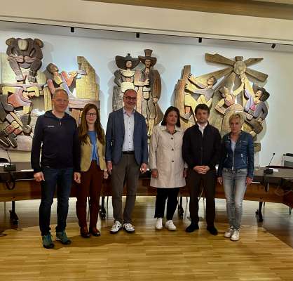 La Jonta nueva (da m.c.): Armin Lardschneider, Martina Comploi, l ambolt Tobia Moroder, Martina Goller, Janpiere Prugger y Lara Moroder
